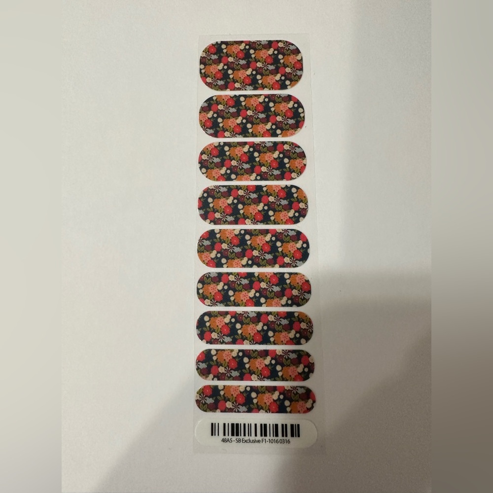 Jamberry Nail Wraps: teal with flowers